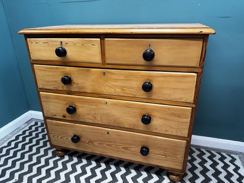 Gorgeous vintage pine chest - pine,