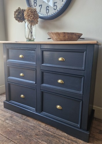 Large rustic pine chest - ,